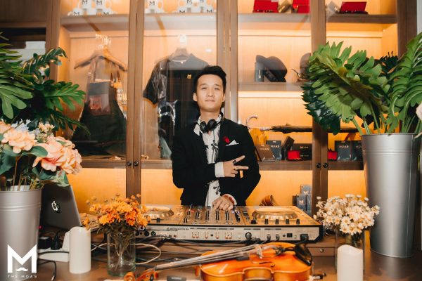 In ốp lưng điện thoại doanh nghiệp The Moas 5